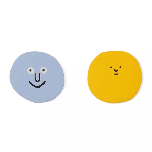 Cute Circle Face Earrings - Picture 3 of 5